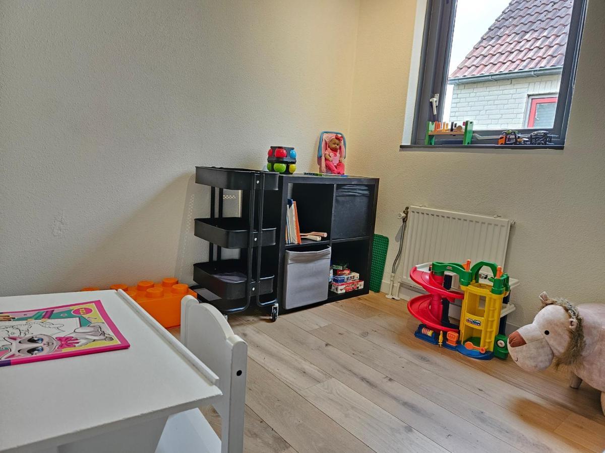 7 Person House With Garden, Firepit, Swimming Lake, Hammock, Child Friendly, In- And Outside Playground, Slide, And Great Coffee Ewijk Exteriör bild
